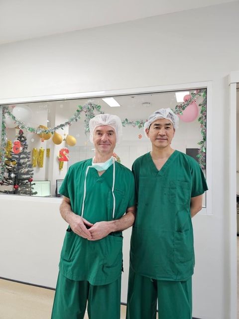 Herr Dr. Haas und die Kollegen in Bangkok