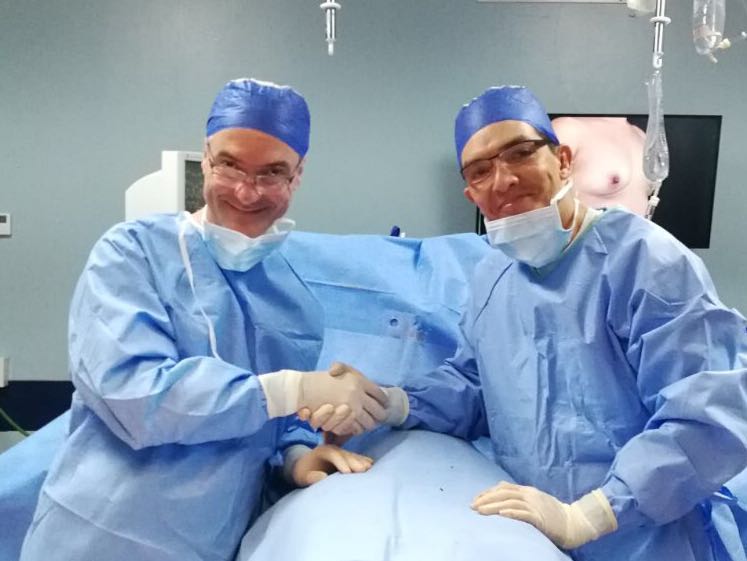 Dr. Haas beim Besuch der Firmenzentrale von Motiva Brustimplantate